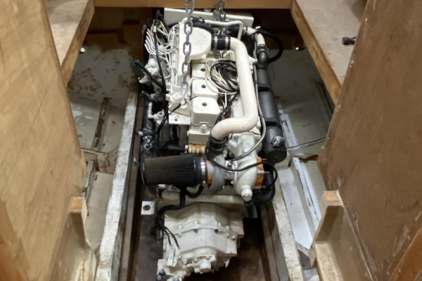 Cumins 6BT diesel motor in the Rigal